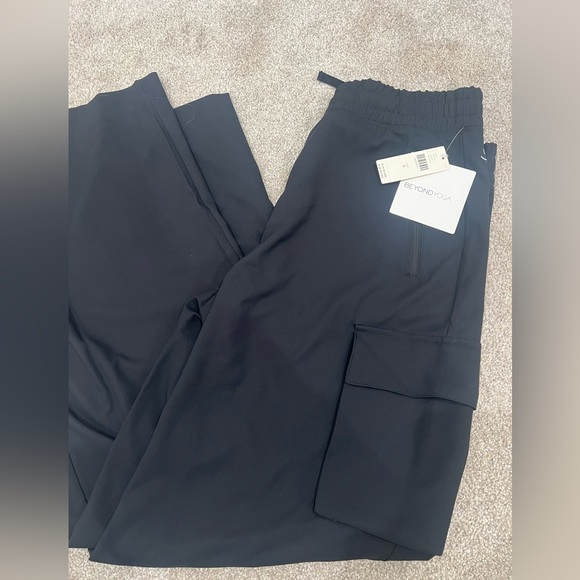 Beyond Yoga City Chic Cargo Pants - Picture 5 of 5